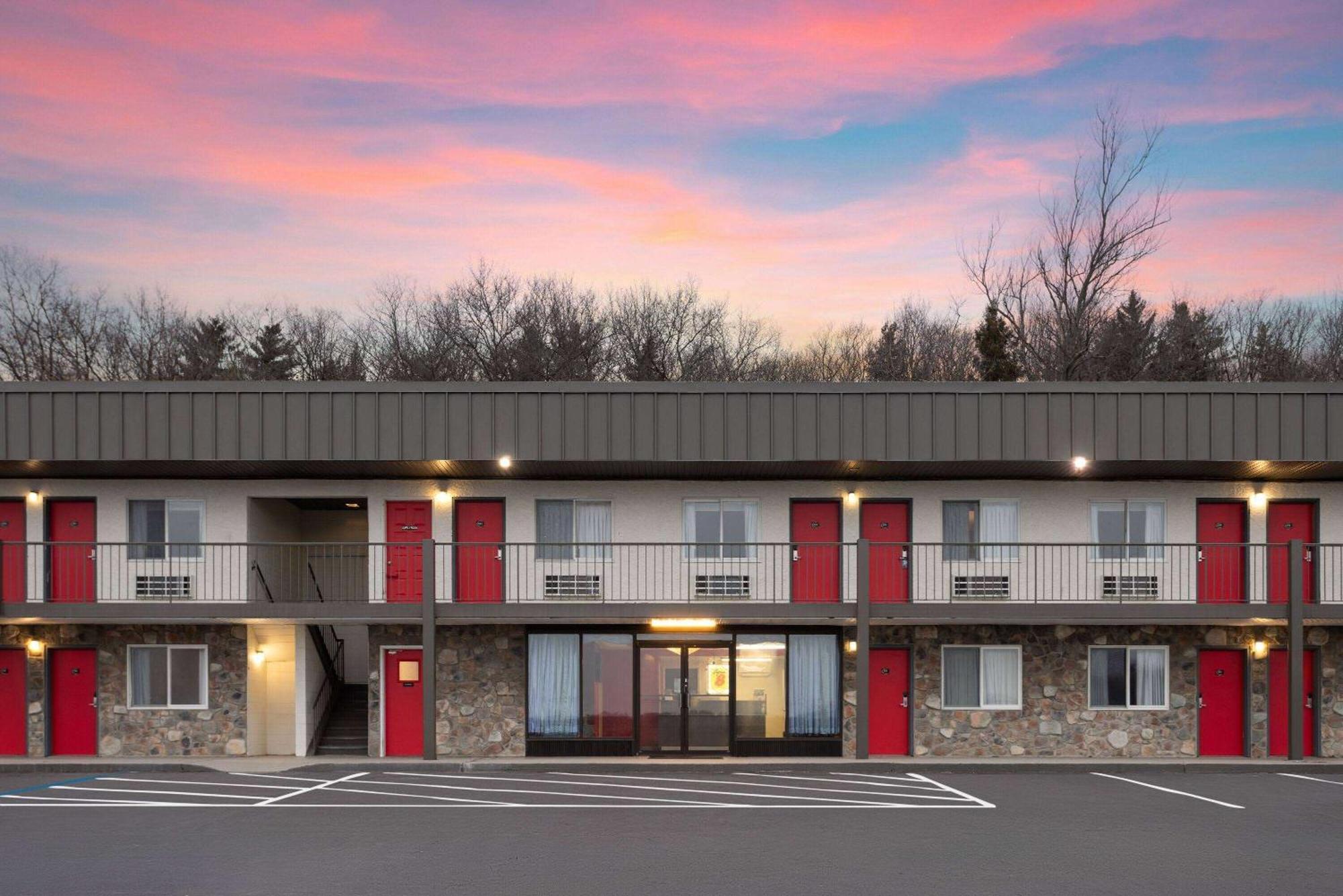 Super 8 By Wyndham Hazleton Motel Ngoại thất bức ảnh