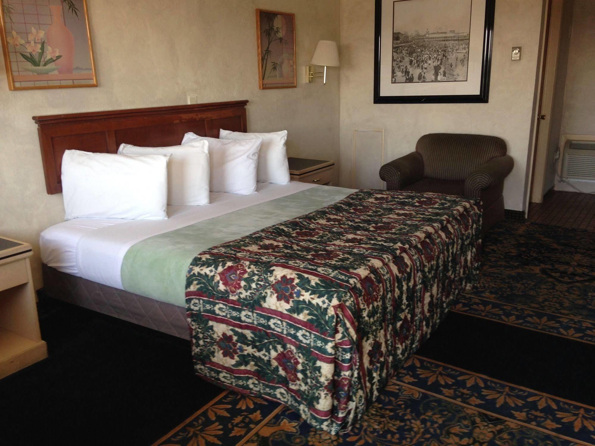 Super 8 By Wyndham Hazleton Motel Ngoại thất bức ảnh
